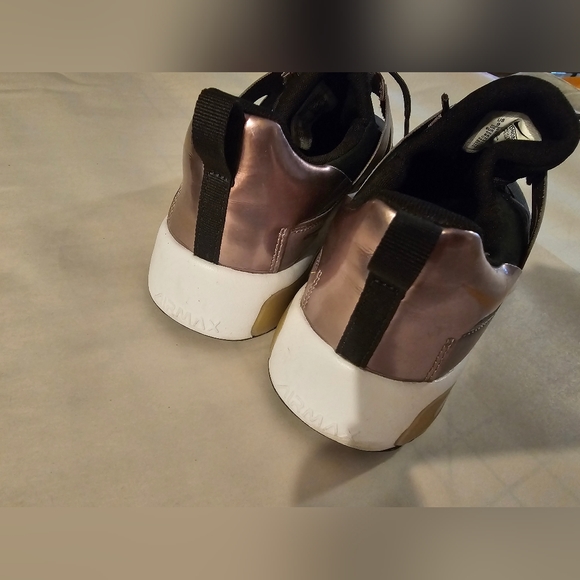 Nikes - Picture 4 of 5